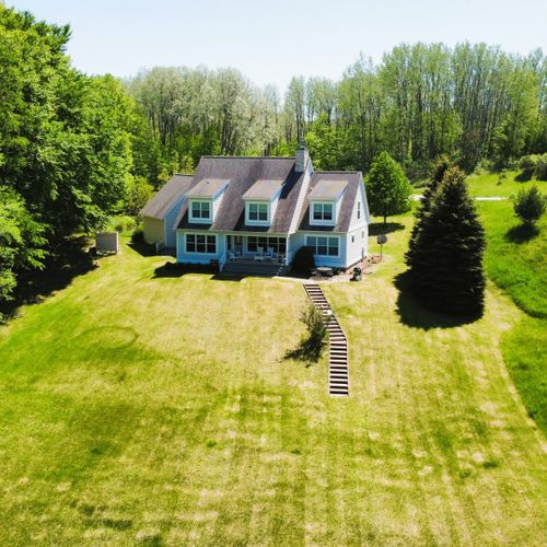 Overall:  the huge backyard that is great for kids to have fun playing!