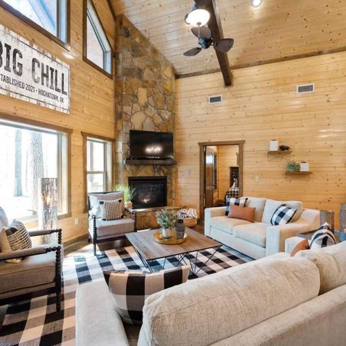 The living room is the first room that welcomes you.