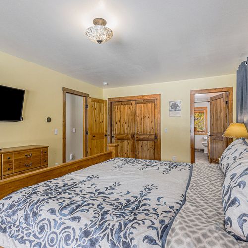 Wake up to breathtaking mountain vistas right from your cabin window