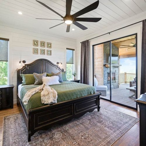 Main level King Master Suite
