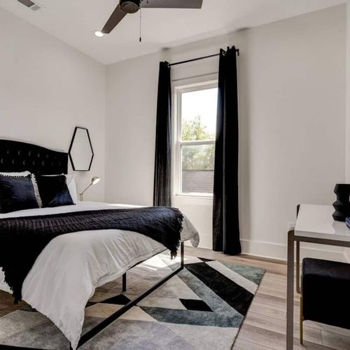 Bright bedroom w/ a dedicated workspace — ideal for remote work or studying.