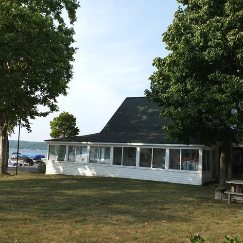 Exterior:  the cottage and the huge yard!