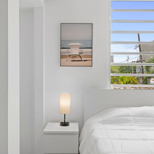 Minimalist design meets comfort, with a touch of art inspired by the beach. Wake up to the serene cityscape.