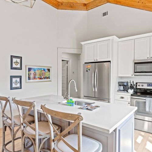 Airy kitchen & dining area fully equipped for cooking & gathering.