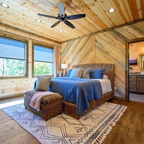 Upstairs Master Suite 3