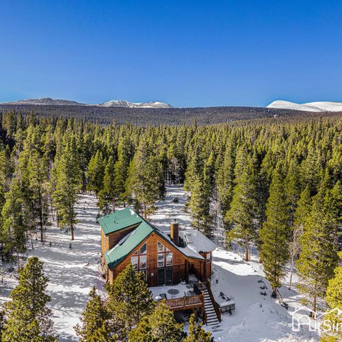De-stress in our peaceful and quiet mountain community with 20 acres of pristine mountain vistas to explore.