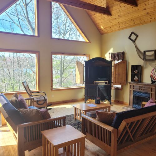 Overall:  the gorgeous living room with lakeview!