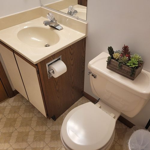Bathroom #2:  common full bathroom with a combination tub and shower.