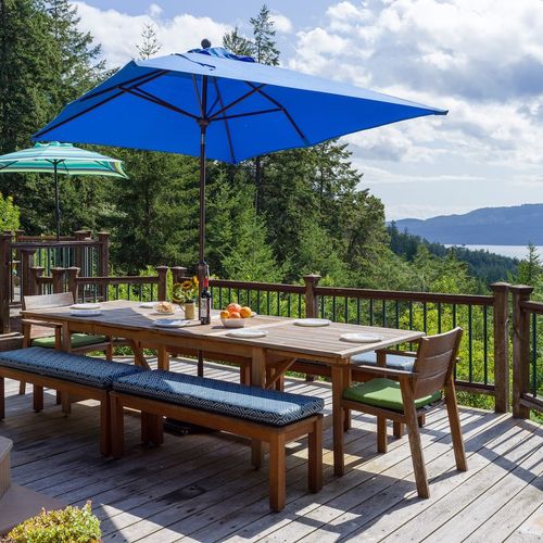 Outdoor dining with seating for ten