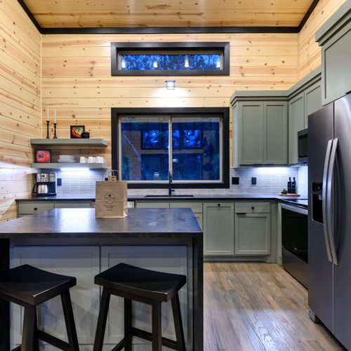 2 additional seats can be found at the kitchen island.
