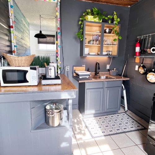 Compact kitchen w/ everything you need to whip up a home-cooked meal.