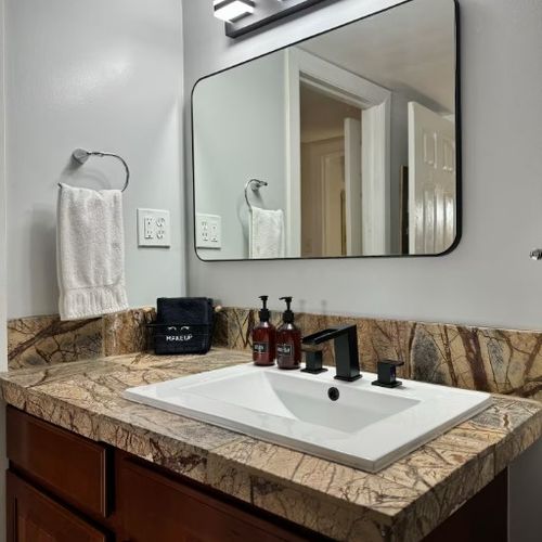 Family &Amp; Dog-Friendly Retreat With Fire Pit 118 Get ready easily with a spacious vanity and large mirror.