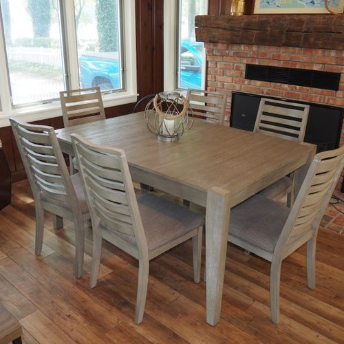 Dining are:  dining area for 6 next to the kitchen.