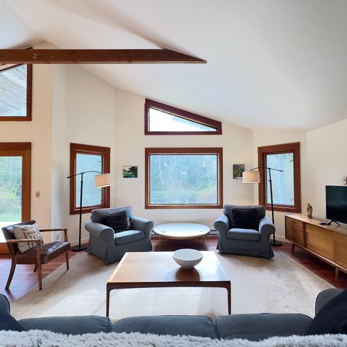 Views out to pond and large tables for games and puzzles