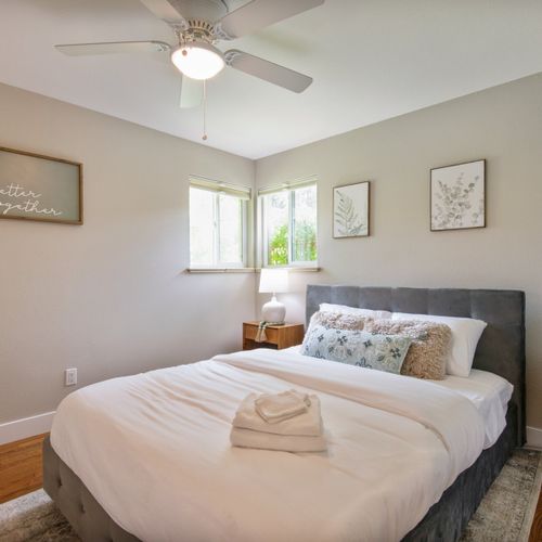 Escape to the airy master bedroom, complete with a comfortable queen-sized bed and nightstands. Choose from five bedrooms, two of which have private ensuite bathrooms.