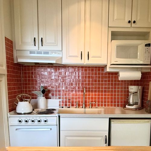 KITCHEN:  The kitchen appliances, including all appliances except for a dishwasher.