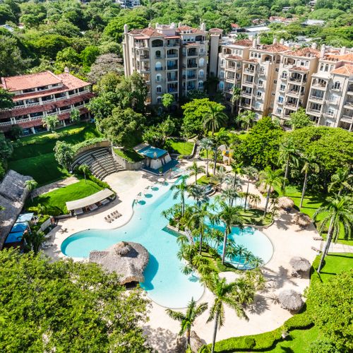 Matapalo is a high-end 6-floor condo building with ocean view in downtown Tamarindo