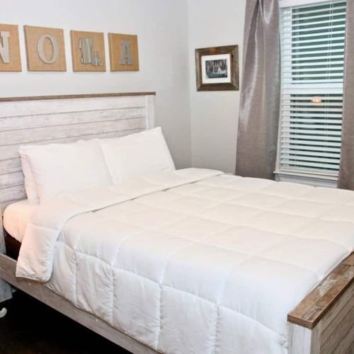 Stretch out in the second bedroom w/ a cozy queen bed.