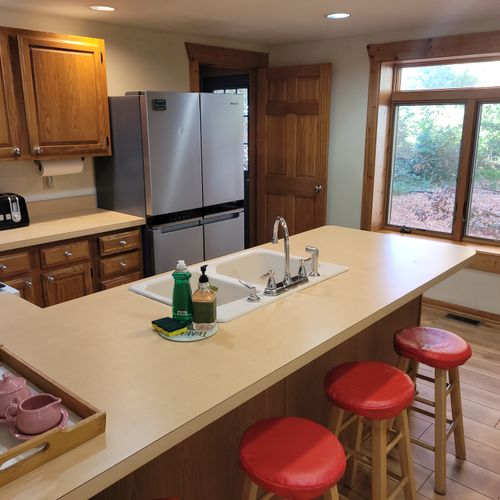 KITCHEN:  The home has a large and modern kitchen with all appliances (including a dishwasher) and a good supply of cooking and dining utensils.