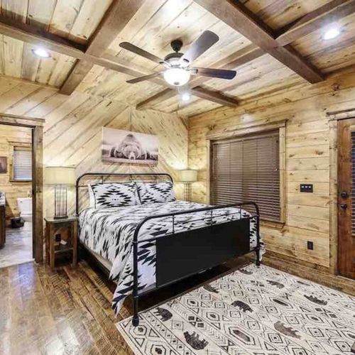Master King 2 with deck access and an in-suite bathroom.