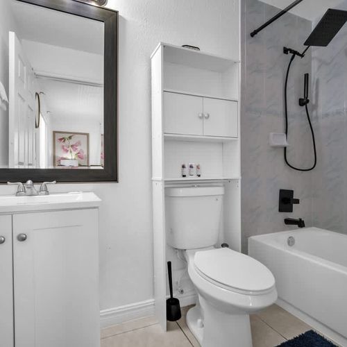 Private Ensuite Bathroom in Bedroom 1