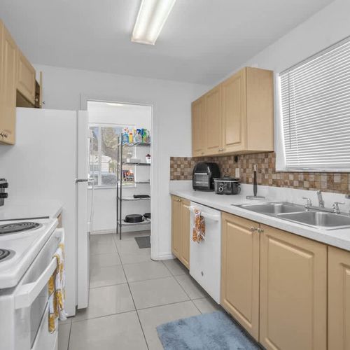 Cook with ease in the roomy, well-equipped kitchen, complete with all the essentials.