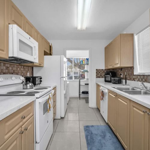 Cook with ease in the roomy, well-equipped kitchen, complete with all the essentials.