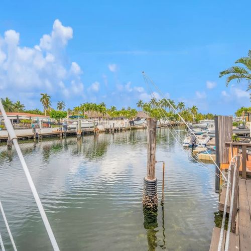 Relax on your private dock, watch the boats go by, and soak in the tropical vibes. Close to local amenities and attractions. Your tranquil getaway awaits!