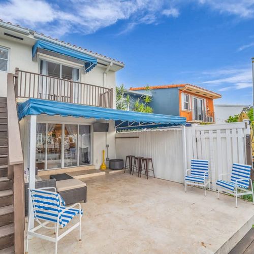 Soak up the sun at this breezy waterfront escape! With a spacious patio, comfy seating, and direct dockside views, it's perfect for morning coffee or evening cocktails. Your slice of paradise awaits!