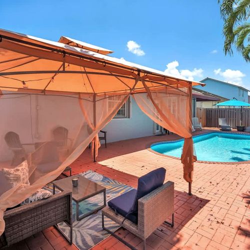 This charming gazebo by the pool is the perfect retreat! Ideal for your morning coffee, unwinding in the afternoon, or catching up on your favorite reads.