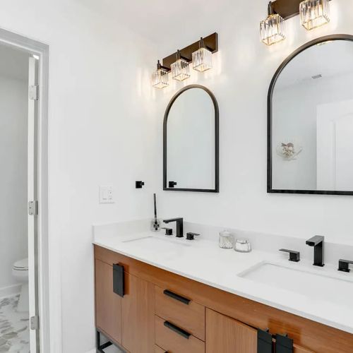 Clean and bright bathrooms thoughtfully equipped with everything you need.