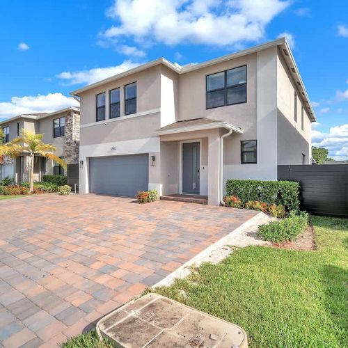 Spacious driveway that can fit up to 2 cars.