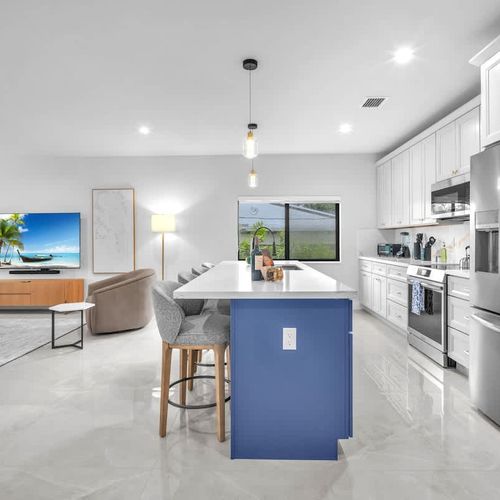 Enjoy a spacious, modern kitchen with a large island, plenty of storage, and all the appliances and cookware you need. Whether it’s a quick overnight stay or a longer visit, you can easily prepare any meal here.