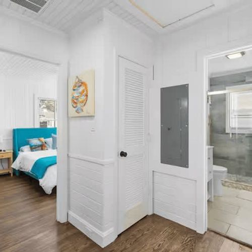 Each bedroom features a comfortable king-sized bed with a high-quality mattress and hypoallergenic linens, ensuring a restful and comfortable night’s sleep.