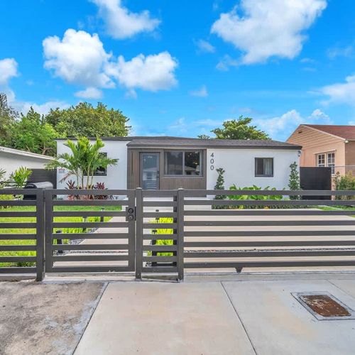 Gated home with convenient parking, offering a welcoming space for relaxation, vacations, and family getaways!