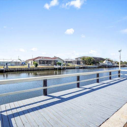 With direct sailboat access and no bridges to navigate, reaching the open harbor is quick and effortless.