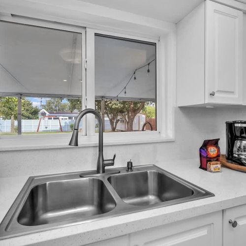 Take advantage of the full kitchen and enjoy delicious home-cooked meals throughout your stay.