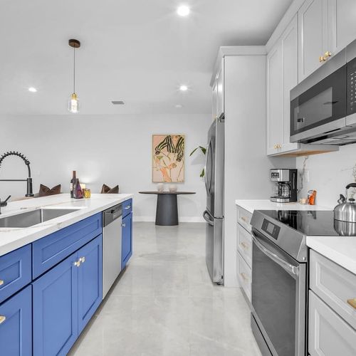 Enjoy a spacious, modern kitchen in both units with a large island, plenty of storage, and all the appliances and cookware you need. Whether it’s a quick overnight stay or a longer visit, you can easily prepare any meal here.