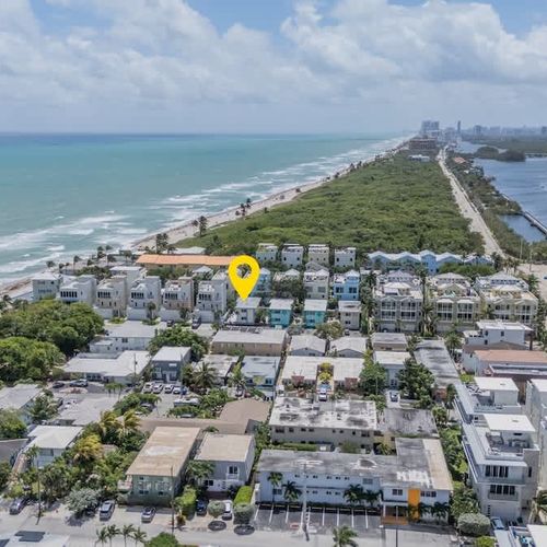Stay minutes from Hollywood Beach, where a quick walk brings you straight to the shoreline.