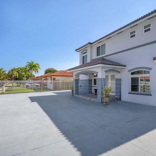 Wide driveway with plenty of parking and a welcoming covered entryway.