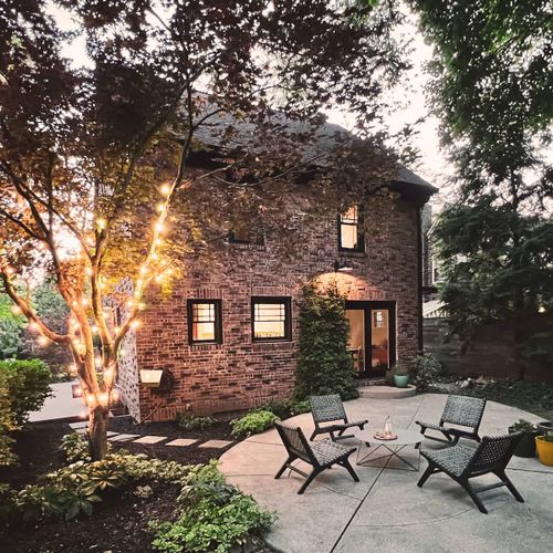 A dreamy oasis awaits in the back of the house. Start your day with the birds and your morning coffee, and in the evening, enjoy cocktails and conversations that stretch late into the night, accompanied by enchanting fireflies and crickets chirping.