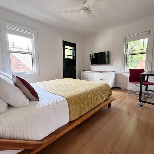 Queen size platform bed. Cool gel mattress. Smart LG tv with Roku and guest mode. A simple work space to get things done. Eames Aluminum Group Chair for Herman Miller.
