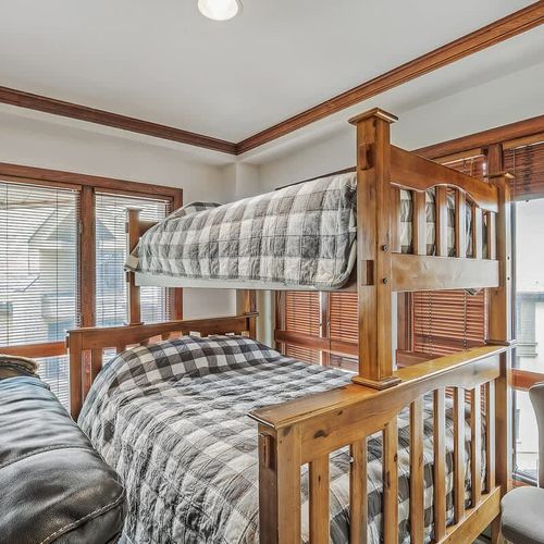 Full/twin bunk in common living area