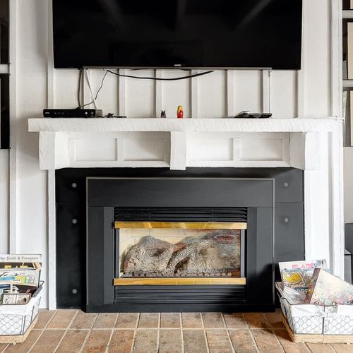 Gas Fireplace **Please Note the fireplace is currently out of order and we do not have an expected repair date at this time*