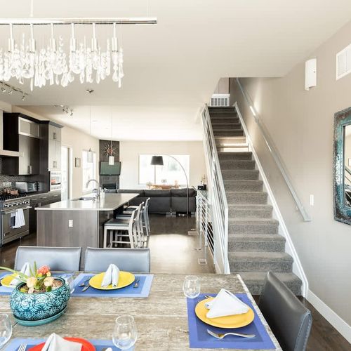 Dining area & kitchen