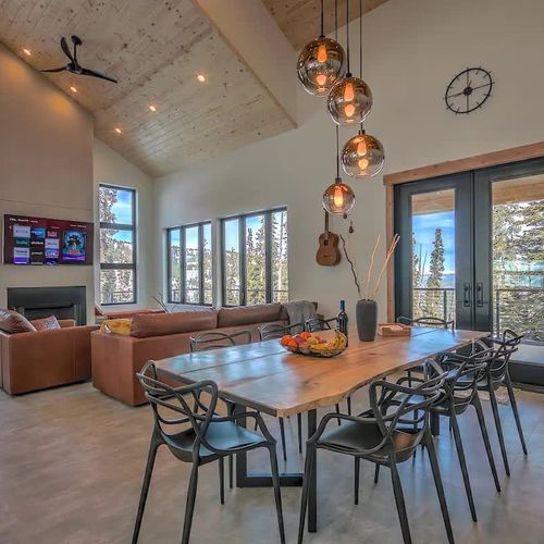 Dining area with table for 10 (the fireplace is out of order)