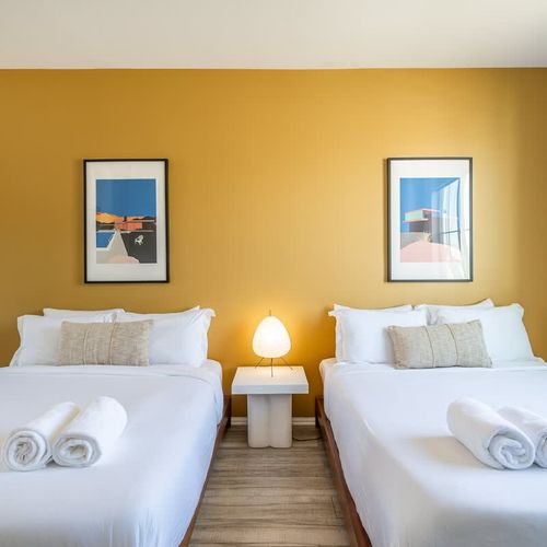 2 queen beds in bedroom 5