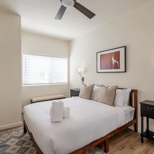 Bedroom 5 with queen bed