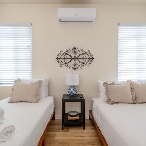 Bedroom 3 with 1 twin bed and 1 queen bed