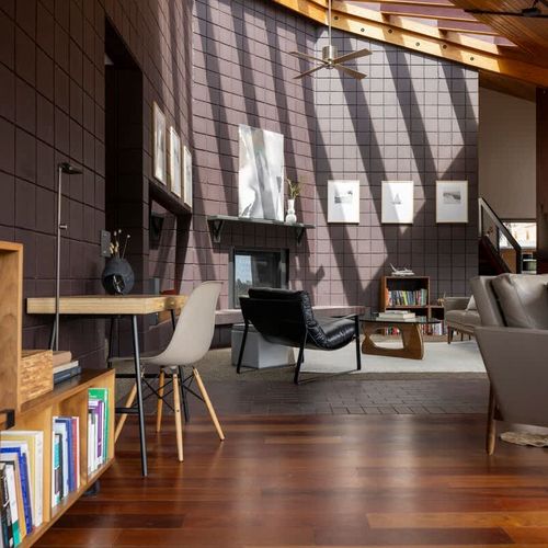 Living area *Gas fireplace not available for use*